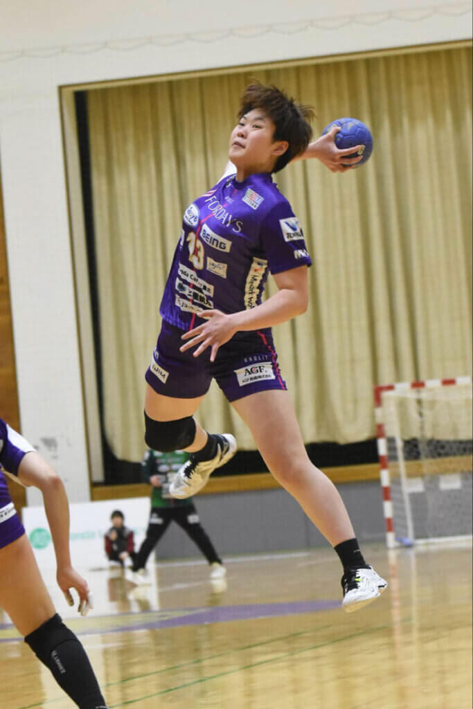 池畑咲和は、エースの山口眞季に次ぐロングヒッター。4つのポジションから力強く打ち込める=2026年4月