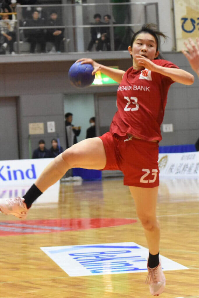 岡田彩愛は火力の高い司令塔。2対2をベースに、周りをうまく使って、全体の得点を伸ばしていける