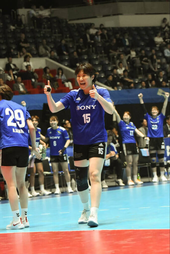 エンプティゴールを決めて喜ぶ青麗子(ブルーサクヤ鹿児島)。今季はケガなく、チームを支えてきた
