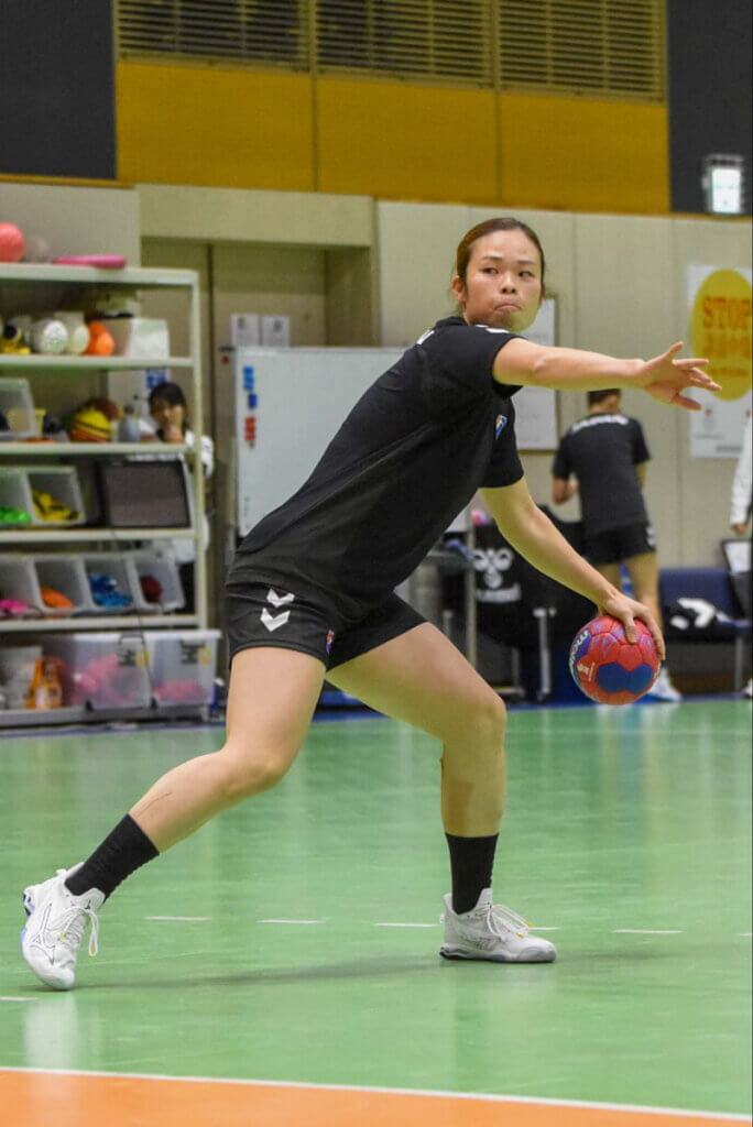 代表合宿でのひとコマ。苦手意識のあった7mスローも、任されたからにはしっかりと練習して、世界選手権に臨んだ＝2025年11月