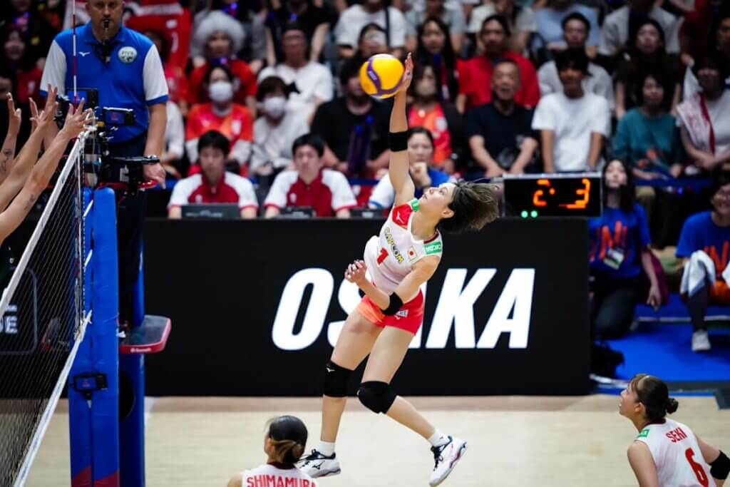 ポーランド戦で奮闘する和田由紀子＝2026年7月12日、Asueアリーナ大阪で（提供：Volleyball World）