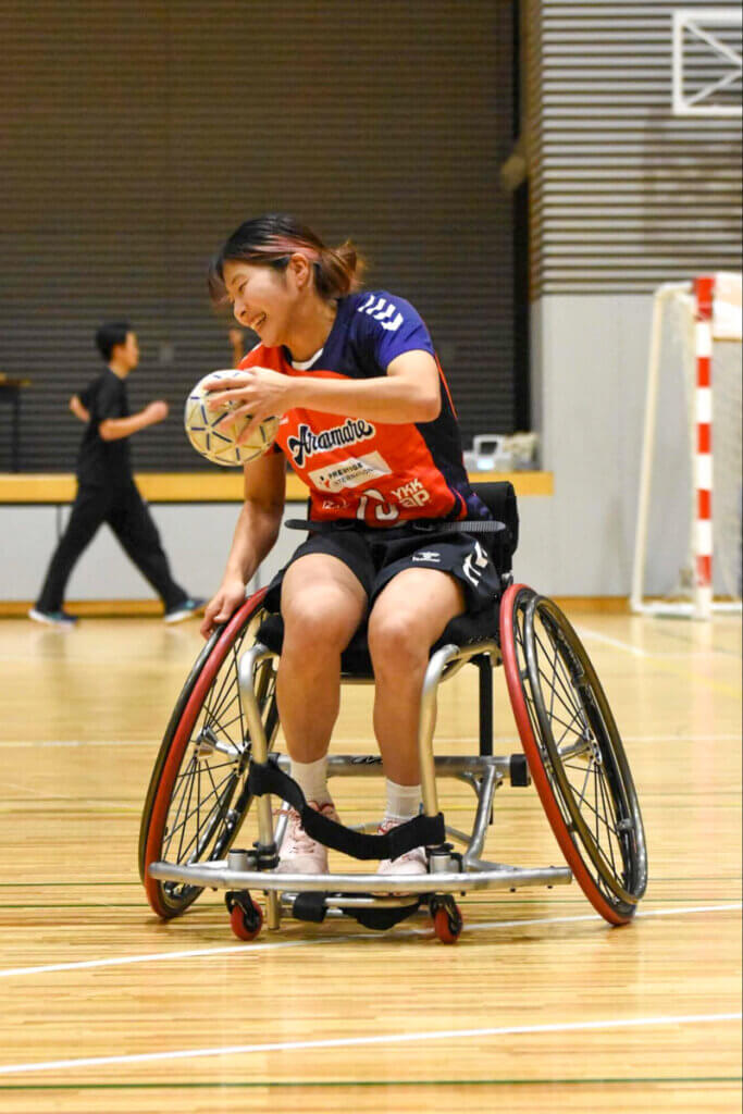松浦志織が360度一回転のスペクタクルシュートに挑む