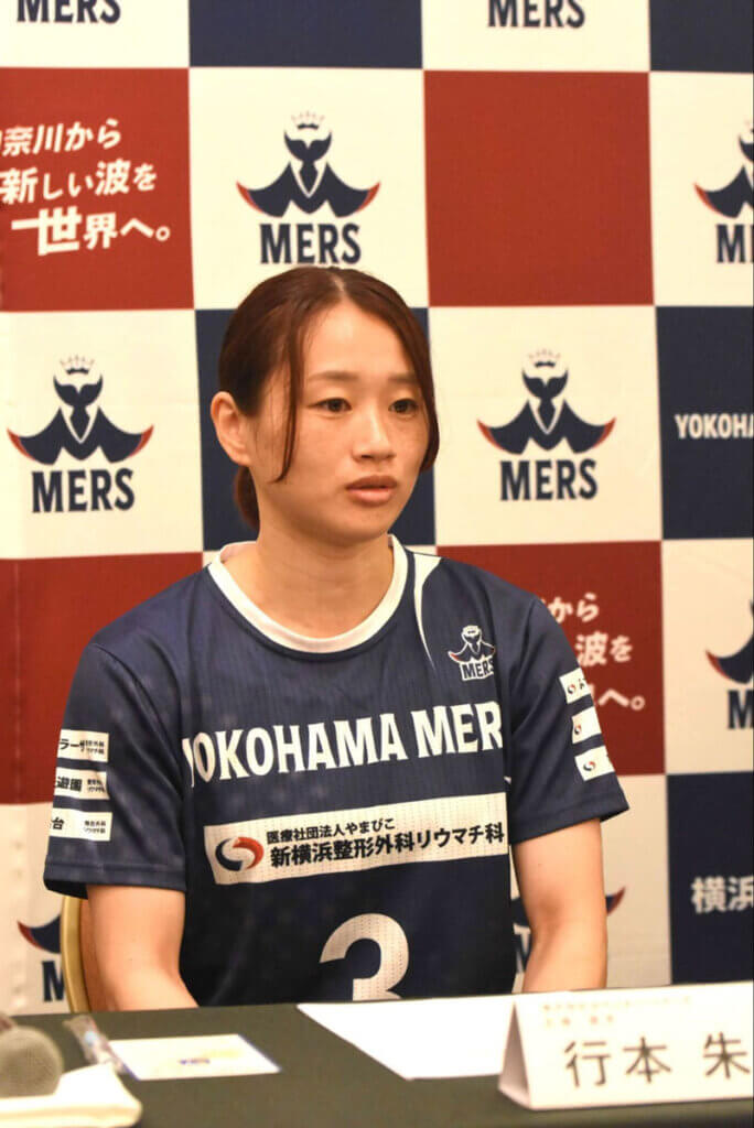 行本朱里はチーム最年長の28歳。アランマーレ富山時代と同じ背番号3でプレーする。広報としても丁寧な対応が光る