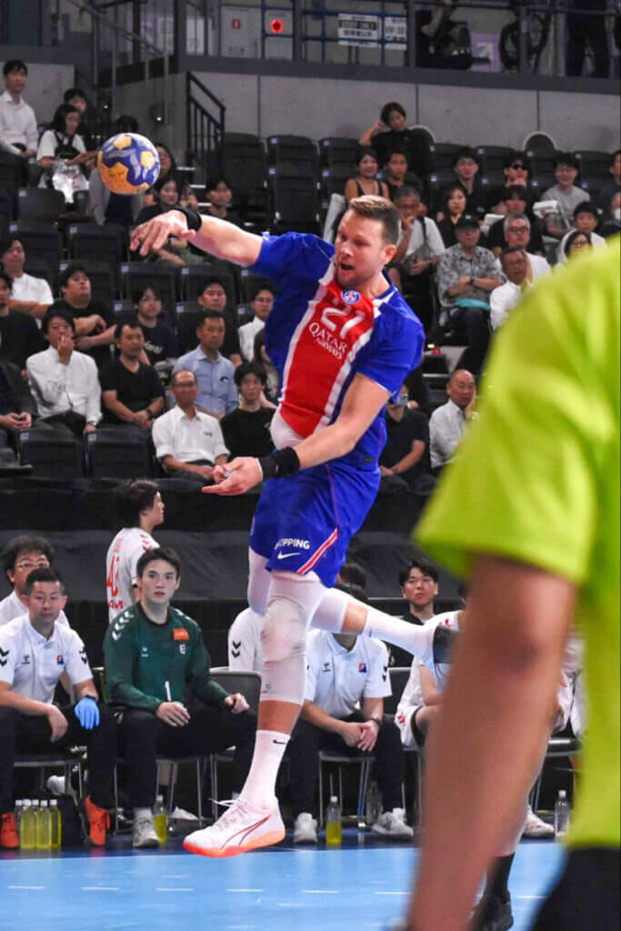 カミル・シプシャクは身長が207㎝でもスライドプレーが得意