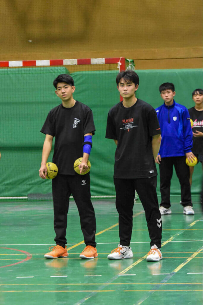 野澤逞（法政二高、写真左）と滝田陽人（三本木高校、同右）。この夏のインターハイで対戦した2人が、GKキャンプでまさかの再会を果たす