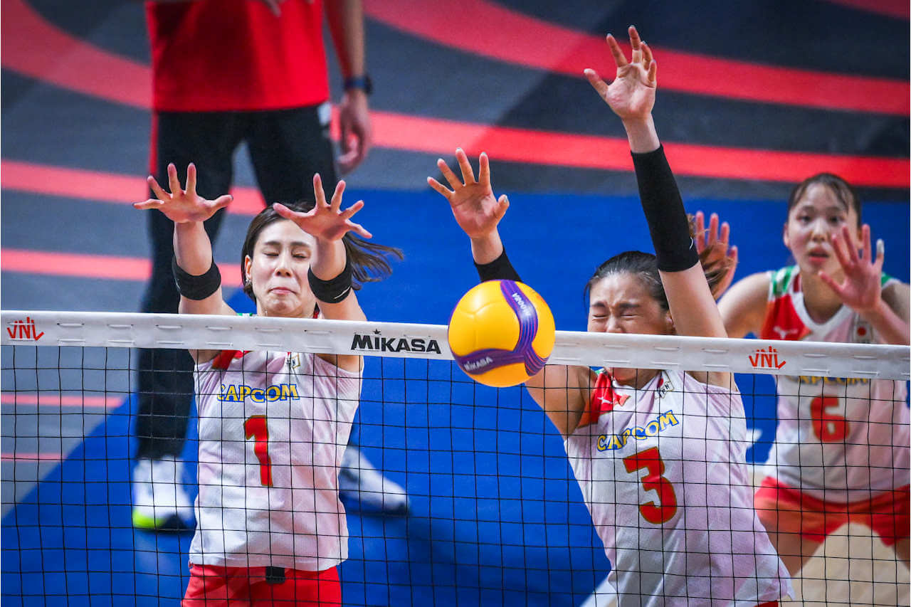 ネーションズリーグ2026(VNL)決勝ラウンド準々決勝、対ブラジル戦での日本代表=2026年7月(提供:Volleyball World)