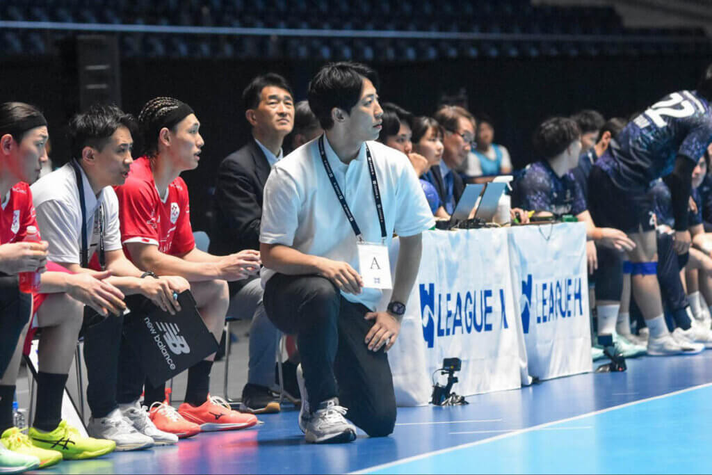 監督として最後の試合になった、プレーオフのセミファイナル＝2026年6月、久保写す（以下すべて）