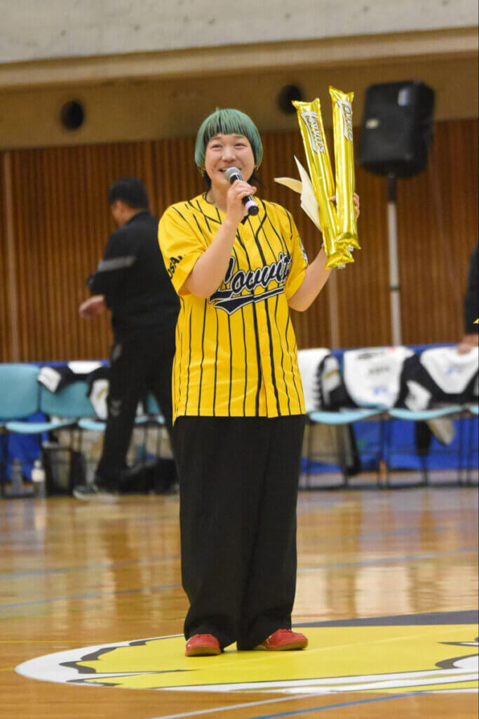 「女と男」のワダちゃんこと和田美枝(元日立栃木)。ラヴィッツのホームゲームではMCを務める=2026年2月