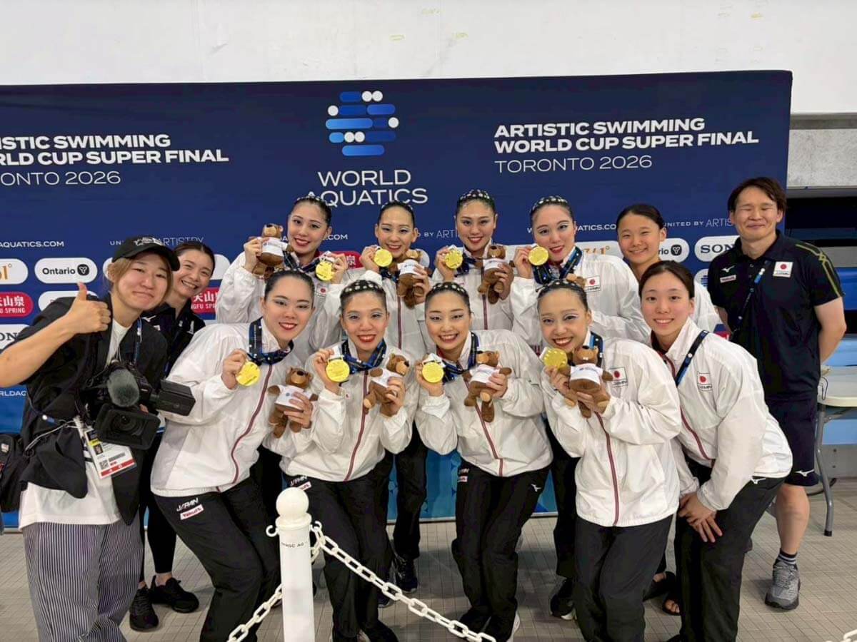 アーティスティックスイミング日本代表は2026年6月、カナダであったワールドカップ2026スーパーファイナルで、チームフリールーティンの金メダルに輝いた