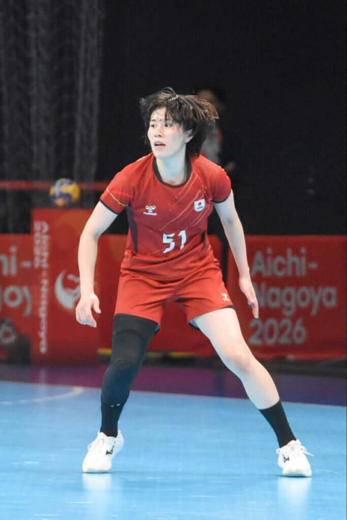 左2枚目DFやトップDFなど、吉留有紀（ハニービー石川）は重要な役目を担う。速攻やレフトウイングでの得点にも期待がかかる