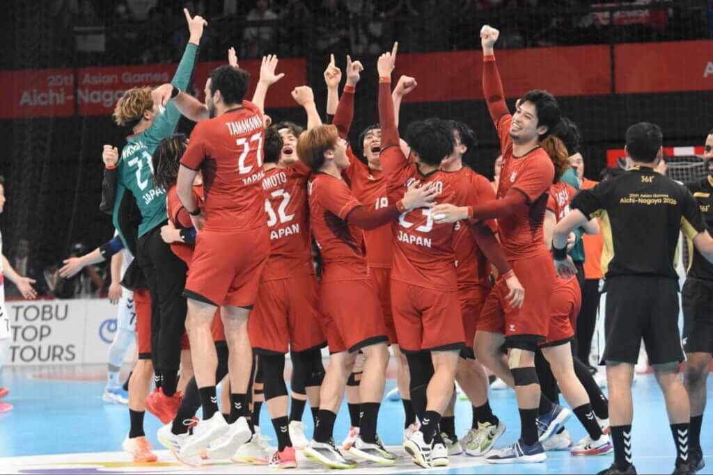 3位決定戦勝利の瞬間。韓国相手に37-32で快勝し、アジア競技大会で銅メダルを獲得した＝2026年9月29日、愛知県稲沢市のエントリオで（久保写す、以下すべて）