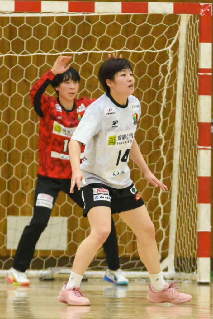 髪を切った高橋杏奈。3枚目DFでのハードワークは今年も健在