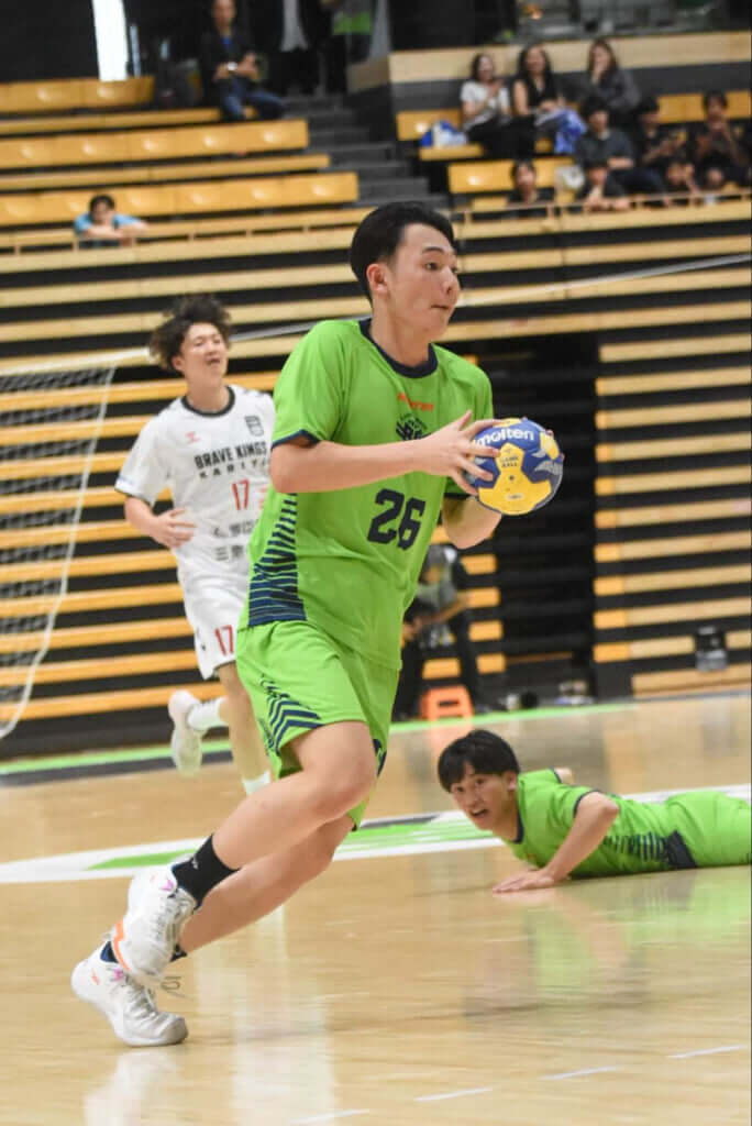 山磨彰仁も今年から加入した大学生。すでにリーグH初得点を記録している